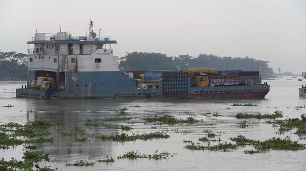 ভোলা-লক্ষ্মীপুর রুটে ফেরি চলাচলে ভোগান্তি 