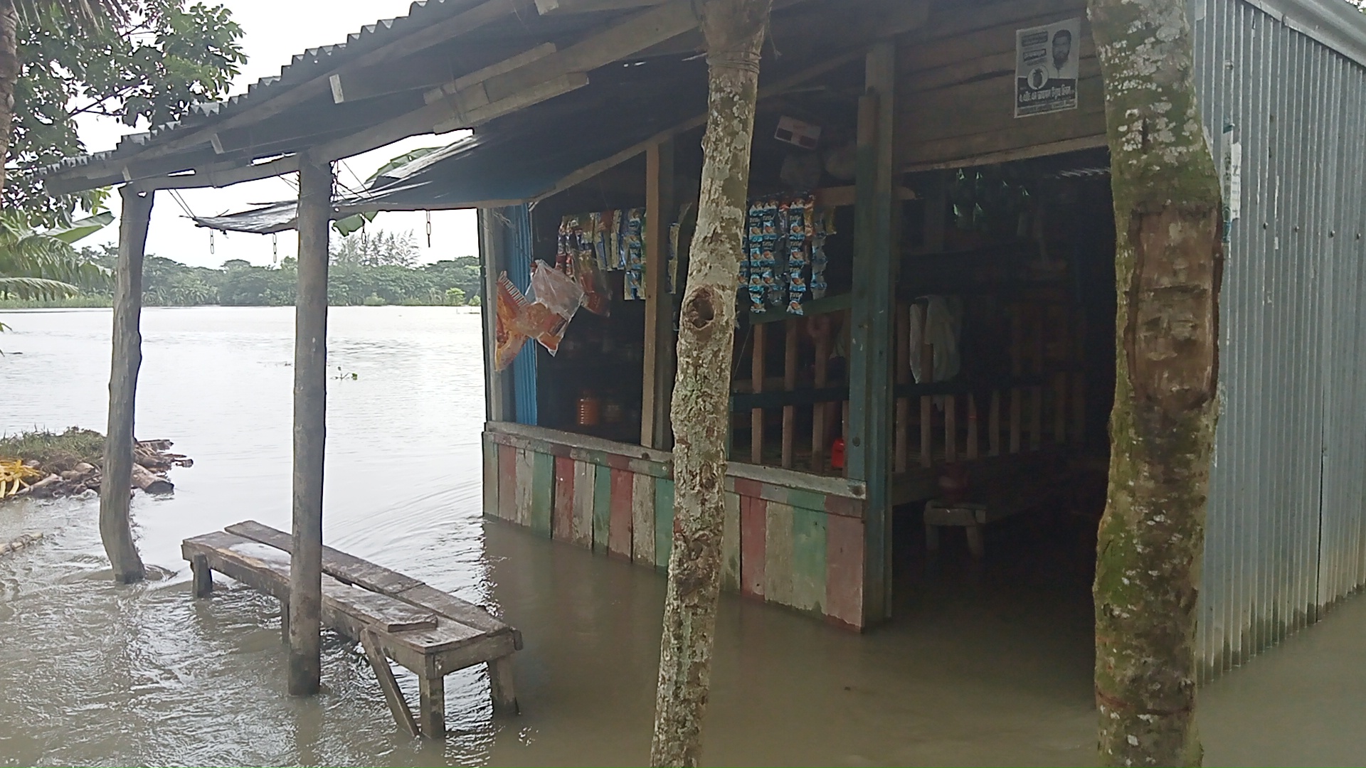 টানা জোয়ারের পানিতে ডুবেছে মেঘনার উপকূল