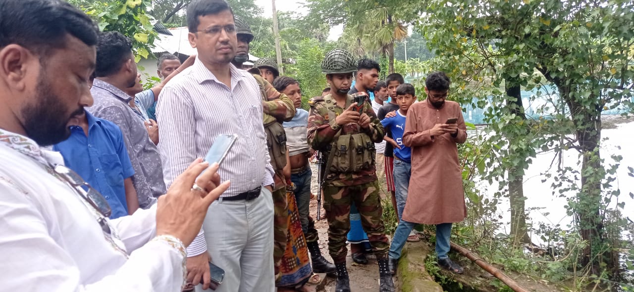 খাল দখলকারীদের বিরুদ্ধে অভিযান শুরু করলো কমলনগর উপজেলা প্রশাসন 