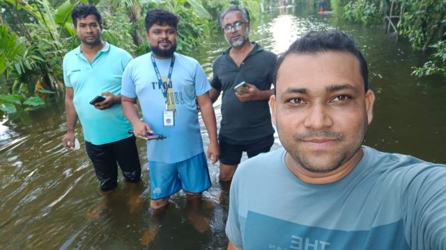 বানের জলে রিপোর্টারদের বিরামহীন ছুটে চলা 