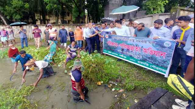 রামগতিতে খাল পরিষ্কার-পরিচ্ছন্নতা অভিযান শুরু 