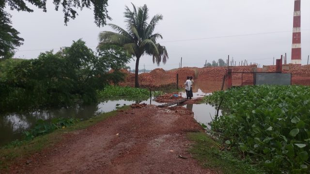 খালে খালে দখলবাজি; অপরিকল্পিত উন্নয়ন আর মাছের জালের বদ্ধপানিতে লক্ষ্মীপুরের সর্বনাশ 