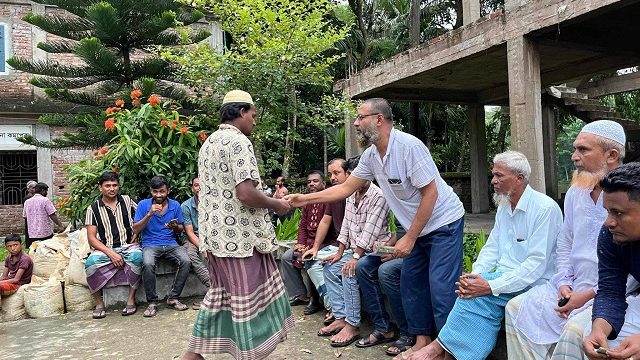 চন্দ্রগঞ্জে জাতীয়তাবাদী প্রবাসী ফোরামের উদ্যোগে বন্যার্তদের মাঝে নগদ অর্থ বিতরণ