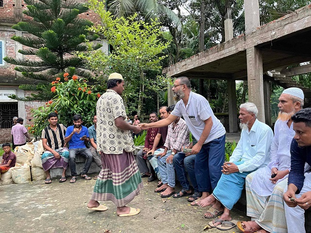 চন্দ্রগঞ্জে জাতীয়তাবাদী প্রবাসী ফোরামের উদ্যোগে বন্যার্তদের মাঝে নগদ অর্থ বিতরণ