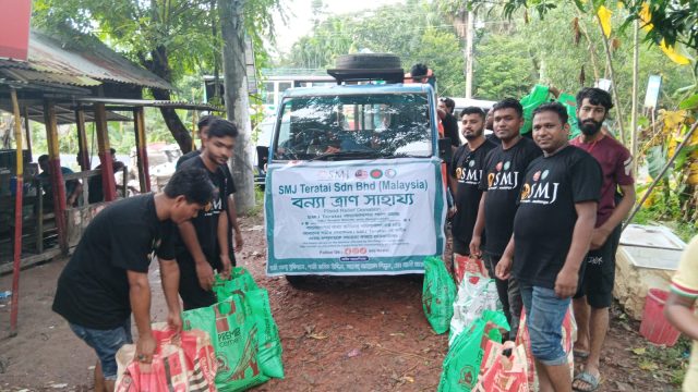 মালেশিয়ার SMJ teratai sdn bhd (malaysis) অর্থয়ানে লক্ষ্মীপুরে ত্রান বিতরণ 