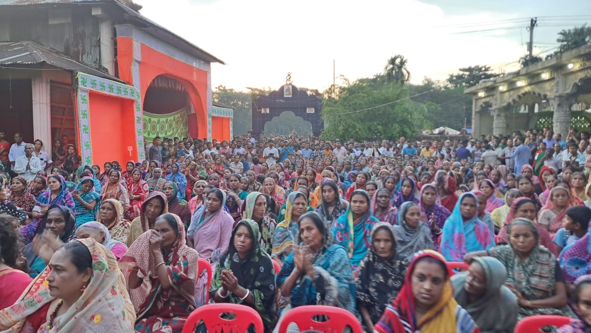 রামগতিতে সনাতন ধর্মাবলম্বীদের মাঝে উপহার বিতরণ করলেন আশরাফ উদ্দিন নিজান