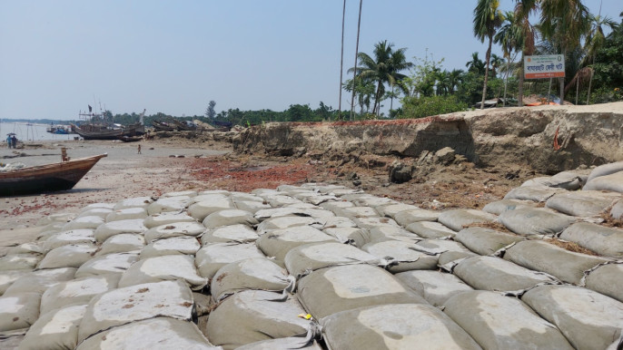 Lakshmipur residents fear major damages as Cyclone