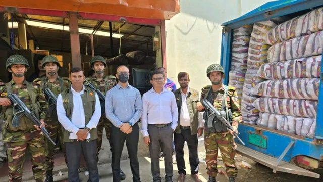নকল পণ্য সরবরাহ করায় লক্ষ্মীপুরে ব্যবসায়ীর ২ লাখ টাকা জরিমানা 