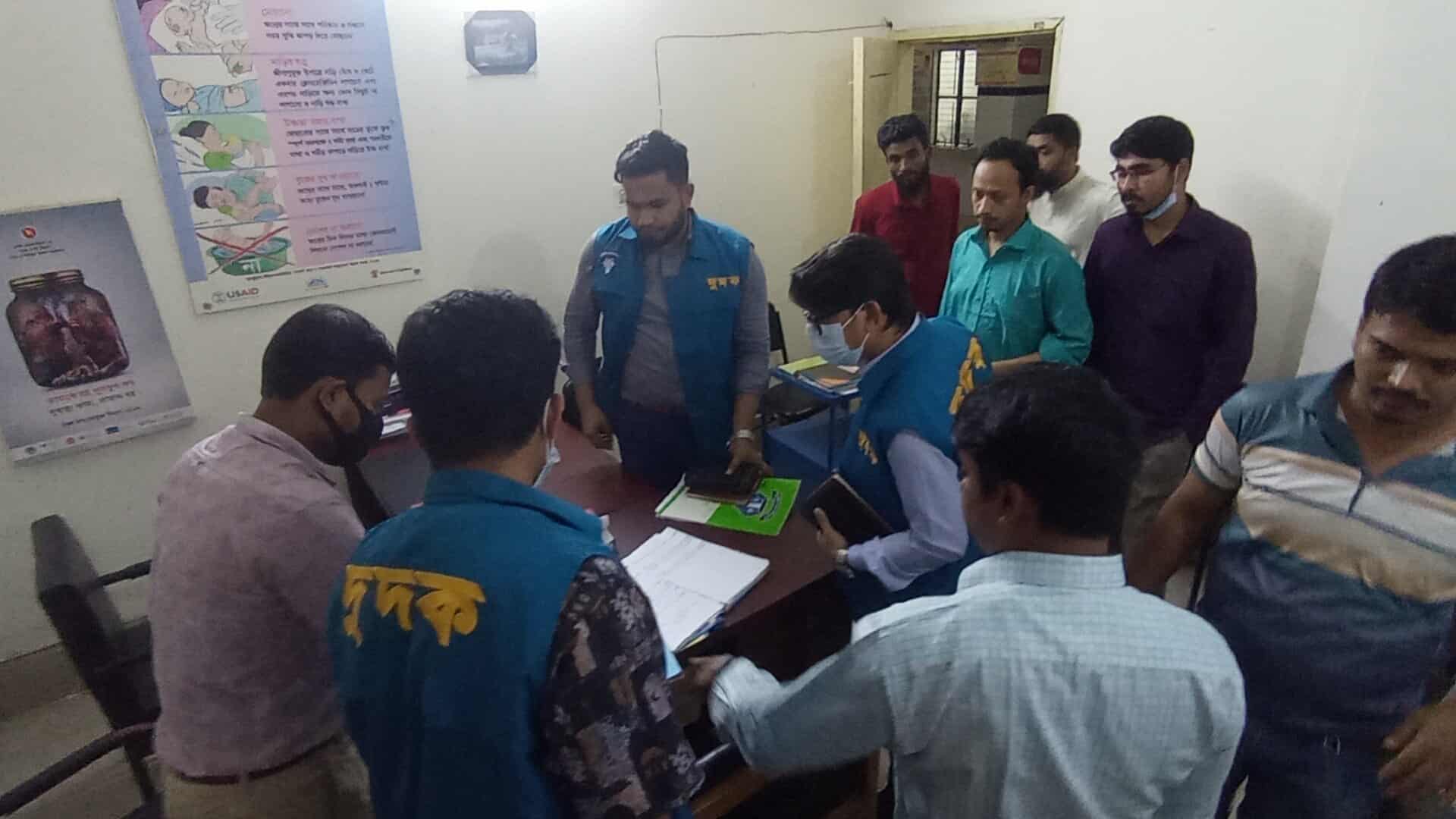 ছদ্মবেশে কমলনগর উপজেলা স্বাস্থ্য কমপ্লেক্সে অভিযান করলো দুদক 