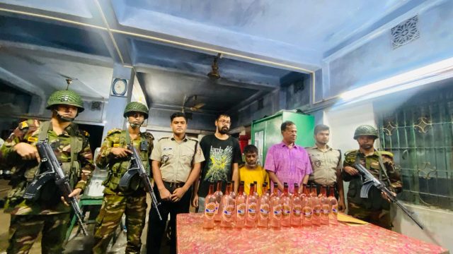 লক্ষ্মীপুর শহরে ফার্মেসির আড়ালে মদের ব্যবসা, অভিযানে আটক ৩ 