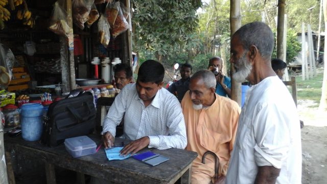 বানোয়াট মামলায় লক্ষ্মীপুর জেলার  শ্রেষ্ঠ জনবান্ধব চেয়ারম্যান আশরাফ এখন ফেরারী