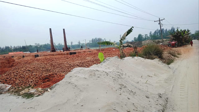 রামগতিতে অবৈধ ইটভাটা বন্ধে সভা 