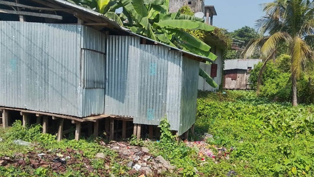 রামগতির খালের ওপর দুই শতাধিক দোকান, নেই প্রশাসনের ভূমিকা, নেই খাল সংস্কারের উদ্যোগ রামগতির খালের ওপর দুই শতাধিক দোকান, নেই প্রশাসনের ভূমিকা, নেই খাল সংস্কারের উদ্যোগ