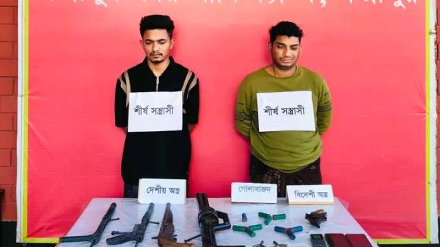 লক্ষ্মীপুরে বিদেশি রিভলবারসহ ২ যুবক গ্রেপ্তার 