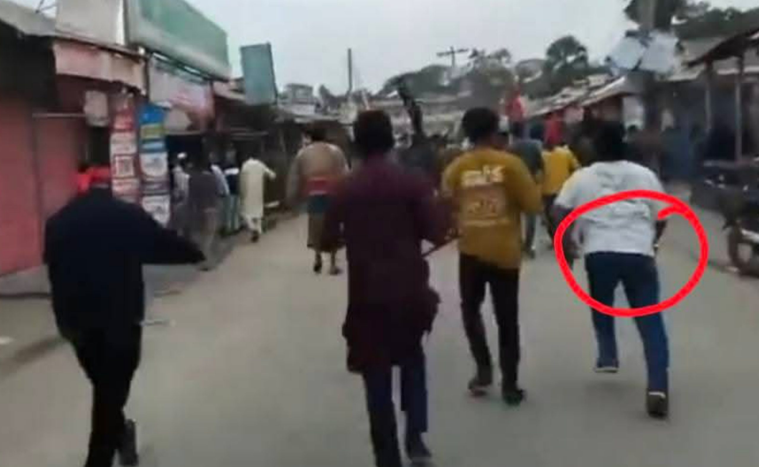 রামগতিতে জেএসডি-বিএনপির নেতাকর্মীদের মধ্যে হামলা, পাল্টা হামলা 