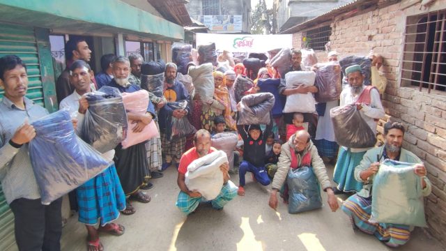 ঢাকার ছিন্নমূল জনগোষ্ঠীর মাঝে স্বপ্ন নিয়ে ফাউন্ডেশনের কম্বল বিতরণ 