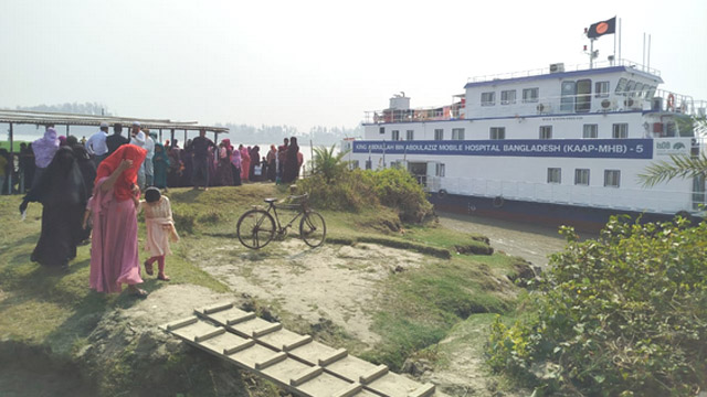 রামগতিতে চালু হলো ‘ভ্রাম্যমাণ হাসপাতাল‘, মিলছে বিনামূল্যে চিকিৎসা সেবা রামগতিতে চালু হলো ‘ভ্রাম্যমাণ হাসপাতাল‘, মিলছে বিনামূল্যে চিকিৎসা সেবা