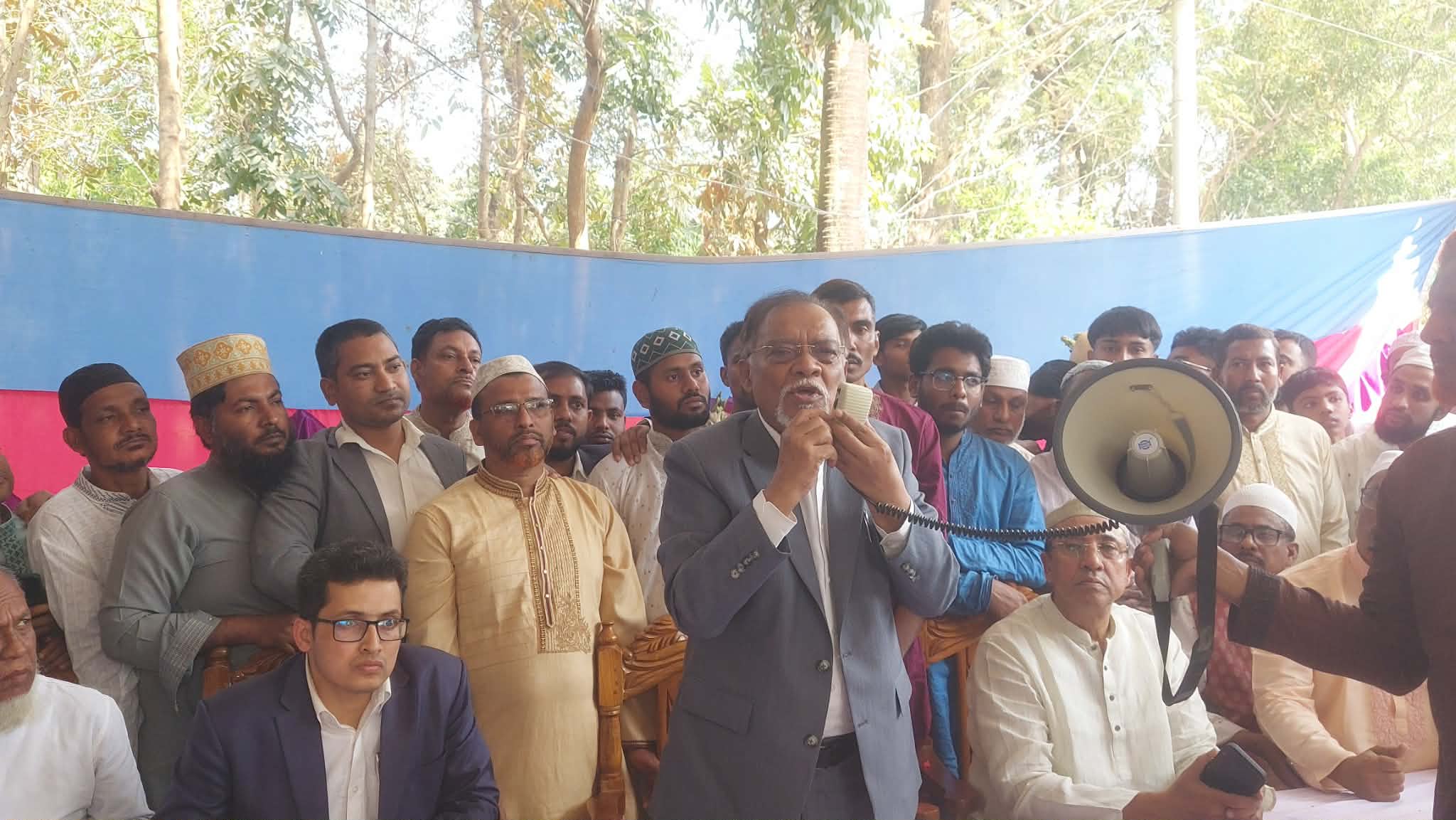 নির্বাচনের পূর্বে ভেদাভেদ ছিল এখন সবাই মিলে কাজ করতে হবে : জনপ্রশাসন উপদেষ্টা 