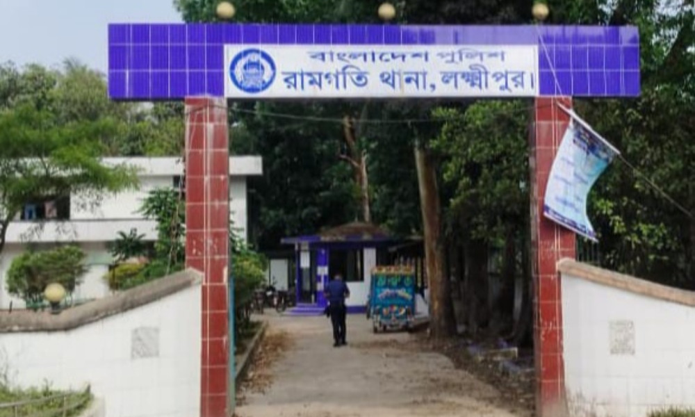 রামগতিতে স্ত্রীকে কুপিয়ে জখম, স্বামী গ্রেপ্তার