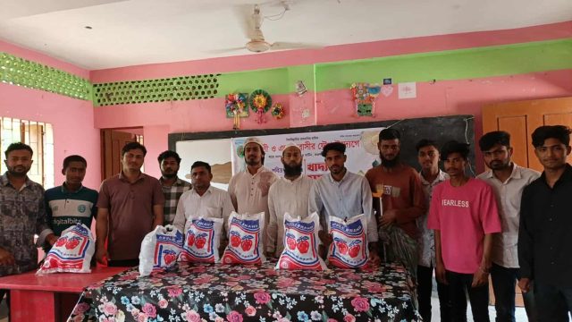 প্রবাসী ও এলাকাবাসীর যৌথ উদ্যোগে পুষ্টিকর খাদ্য সামগ্রী বিতরণ 