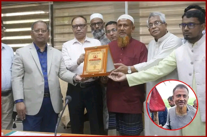 কলার মোচা দেখিয়ে দুর্ঘটনা থেকে ট্রেন রক্ষা করা সেই কৃষককে রেলওয়ের সংবর্ধনা