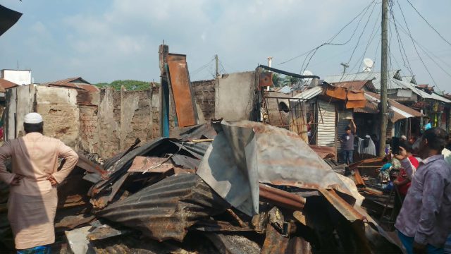 কমলনগরে তোরাবগঞ্জ বাজারে আগুনে পুড়েছে সাত দোকান, কোটি টাকার ক্ষতি 