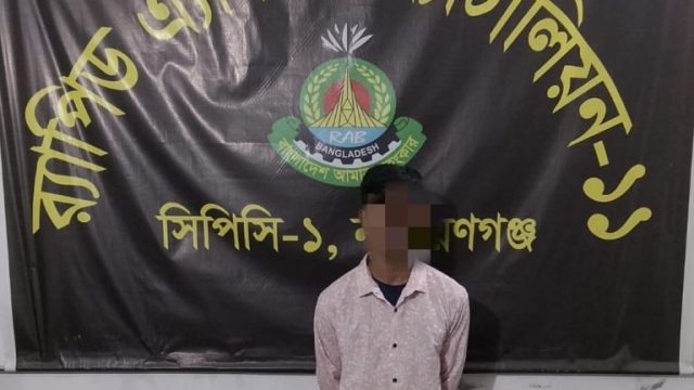 লক্ষ্মীপুরে বালুচাপায় অটোরিকশা চালককে হত্যা, র‍্যাবের হাতে খুনি আটক