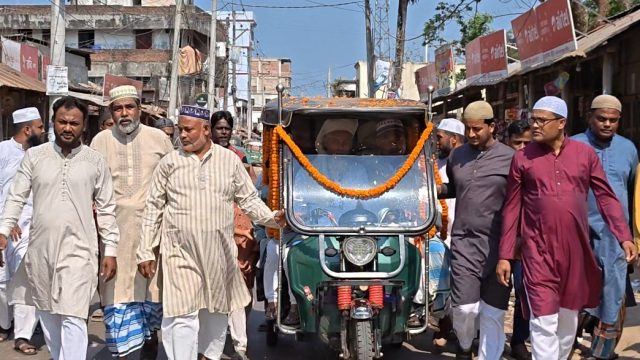 রায়পুরে ৪৬ বছর পর মসজিদের মুয়াজ্জিনের বিদায়, মুসল্লিদের আবেগঘন আয়োজন