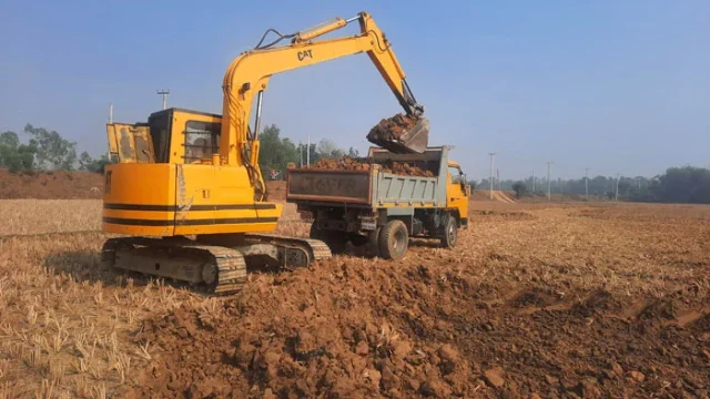 বছরে যাচ্ছে ১১ কোটি ঘনফুট মাটি যাচ্ছে লক্ষ্মীপুরের ইটভাটায় 