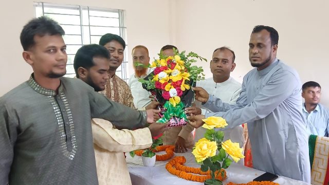 পুকুরদিয়া উচ্চ বিদ্যালয়ের নতুন ম্যানেজিং কমিটিকে বরণ 