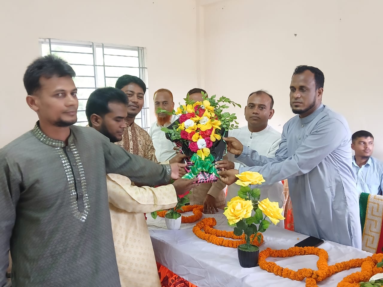 পুকুরদিয়া উচ্চ বিদ্যালয়ের নতুন ম্যানেজিং কমিটিকে বরণ