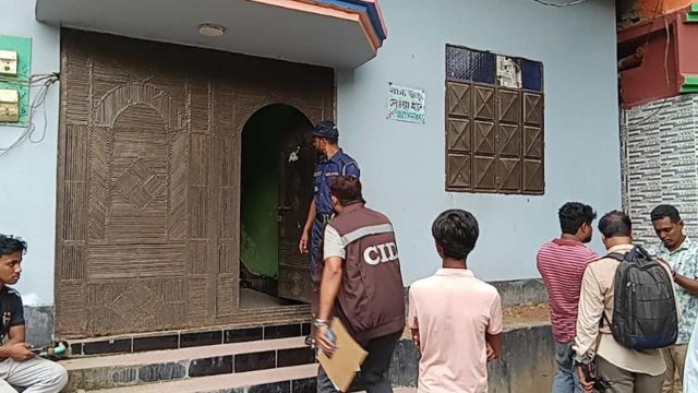 লক্ষ্মীপুরে একই পরিবারের চারজনকে কুপিয়ে হত্যা, ঘাতকসহ নিহত-৫ 