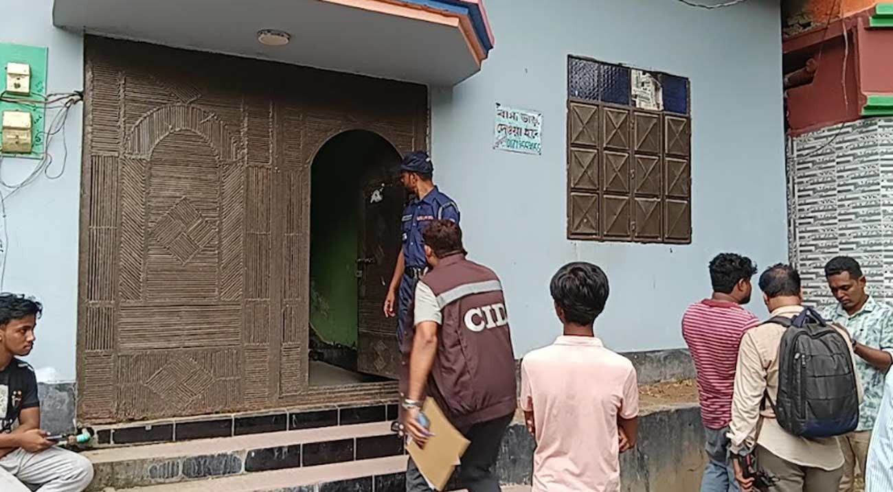 লক্ষ্মীপুরে একই পরিবারের চারজনকে কুপিয়ে হত্যা, ঘাতকসহ নিহত-৫