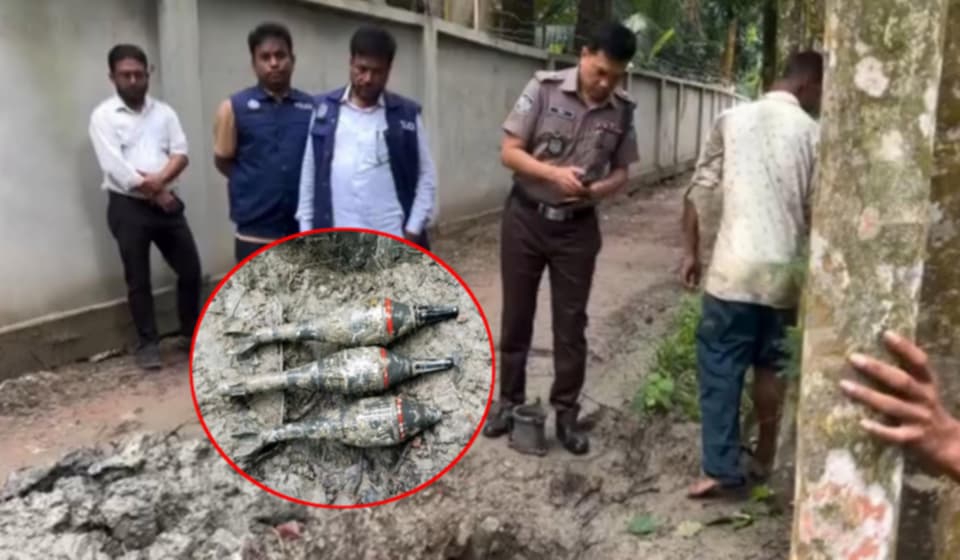 লক্ষ্মীপুরে পানির লাইন খননের সময় বোমা সদৃশ্য ৩ ধাতব বন্তু উদ্ধার 