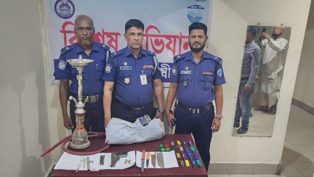 চন্দ্রগঞ্জে অস্ত্র ও গুলি উদ্ধার, পলাতক আসামিকে ধরতে পুলিশের অভিযান