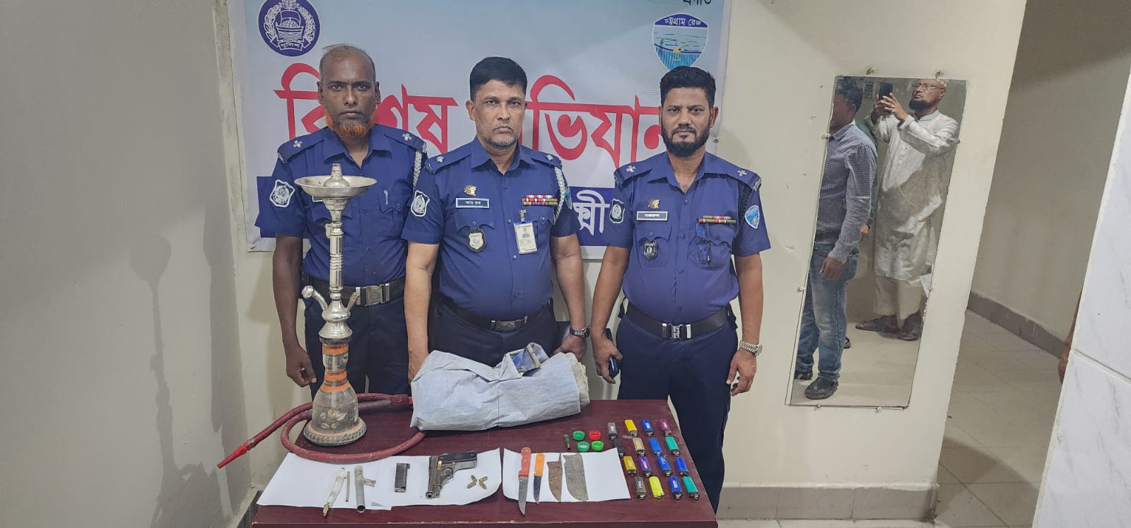 চন্দ্রগঞ্জে অস্ত্র ও গুলি উদ্ধার, পলাতক আসামিকে ধরতে পুলিশের অভিযান
