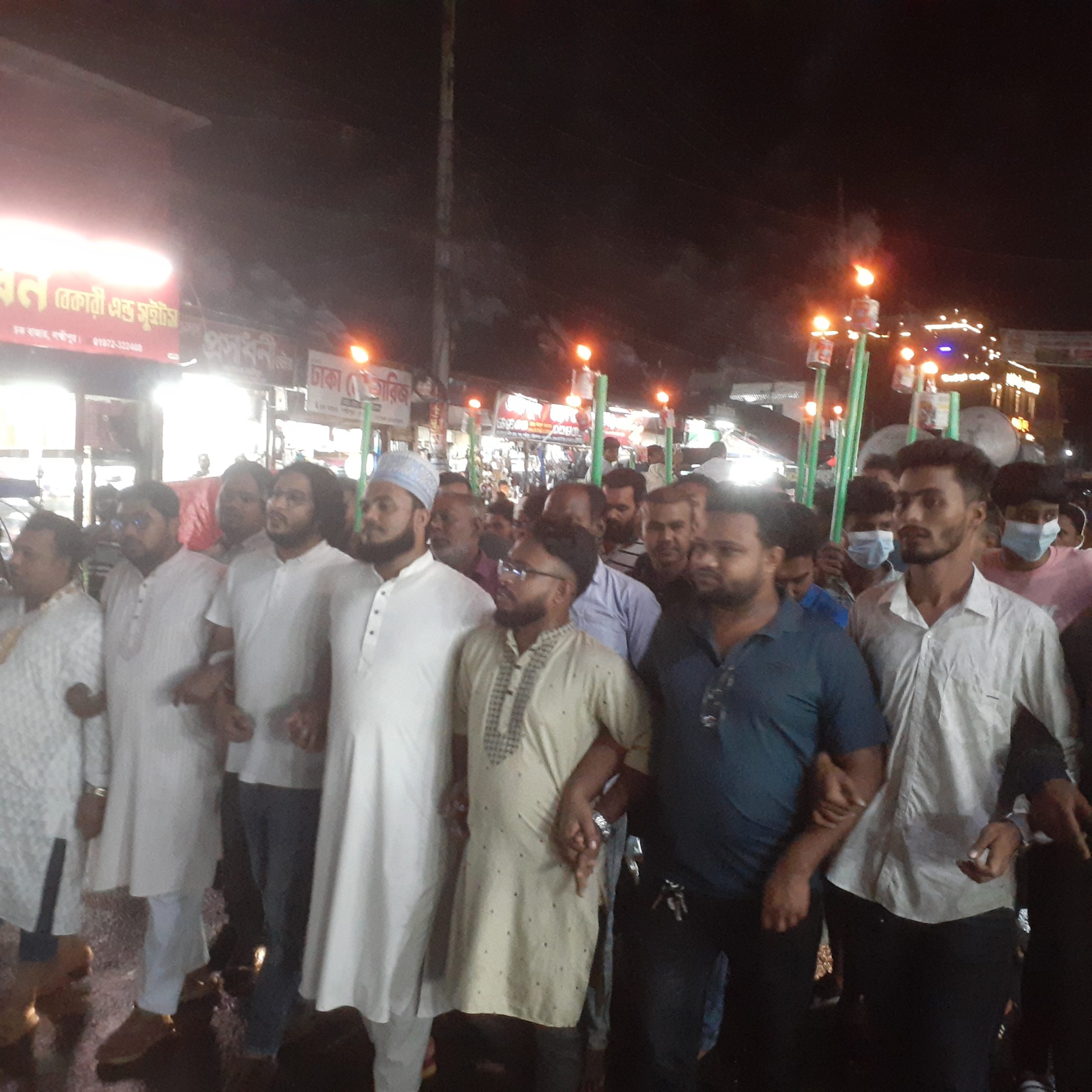 কুষ্টিয়ায় এমপি আমির হামজার ‘কটূক্তি ও হামলার’ প্রতিবাদে লক্ষ্মীপুরে গণঅধিকার পরিষদের মশাল মিছিল