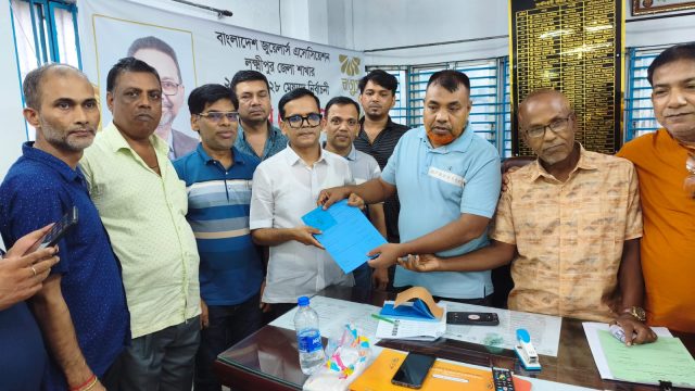 বাজুস লক্ষ্মীপুর জেলা নির্বাচনে সিনিয়র জয়েন্ট সেক্রেটারী প্রার্থী অজয় রায়, মনোনয়নপত্র সংগ্রহ 