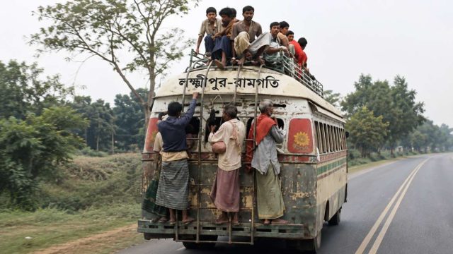 লক্ষ্মীপুর-রামগতি রুটে সন্ধ্যার পর বাস চলে না, সিএনজিতে জিম্মি যাত্রীরা