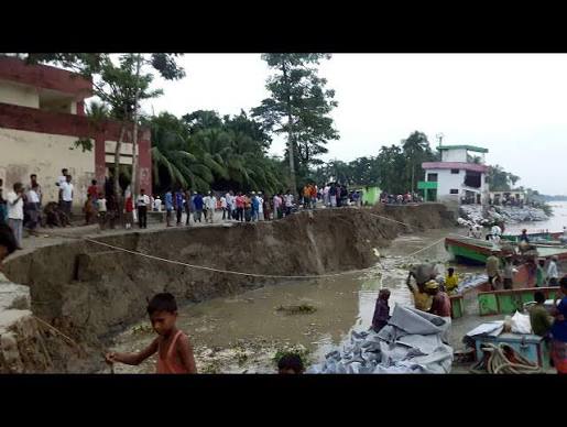 মেঘনা নদীর ভাঙনরোধে বাঁধ নির্মাণ শুরু করেছে সেনাবাহিনী
