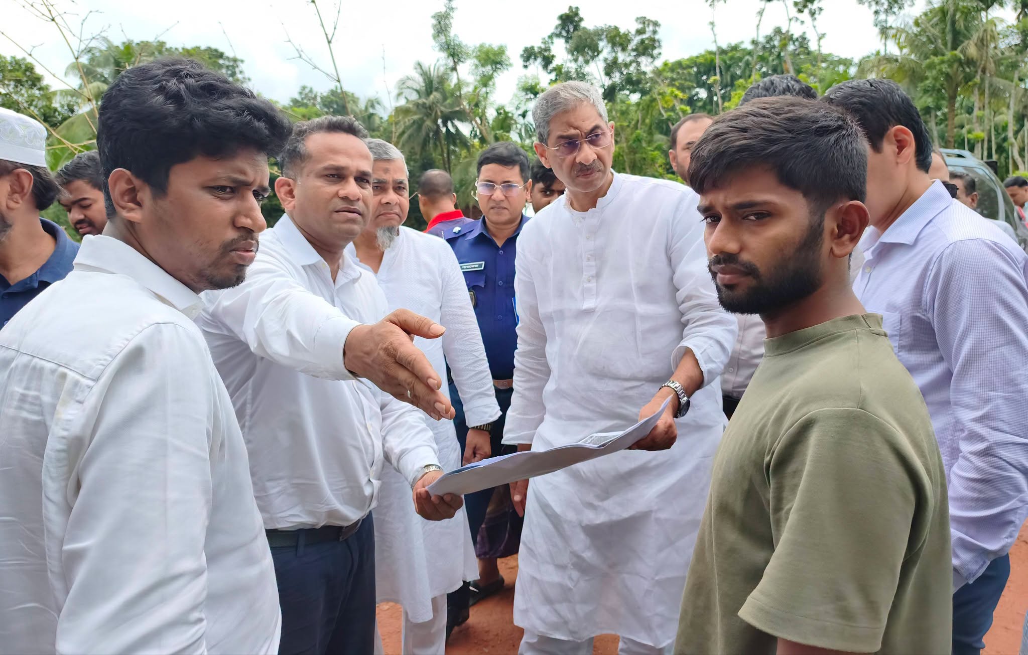 লক্ষ্মীপুর পৌরসভার ১২ নং ওয়ার্ডে জলাবদ্ধতা পরিদর্শনে পানিসম্পদ মন্ত্রী
