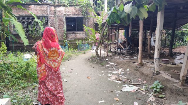প্রবাসীর চলাচলের জমি দখলের অভিযোগ ভাইয়ের বিরুদ্ধে, বন্টননামা করে অস্বীকার 