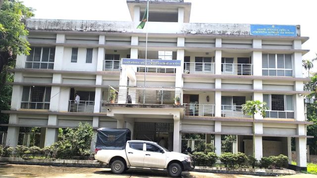 কমলনগর ভূমি অফিসে সাংবাদিক পরিচয়ে ‘মব’ সৃষ্টির অভিযোগ 