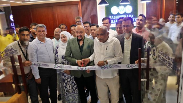 অ্যাম্বুল্যান্স থেকে জরুরি ওষুধ বসুন্ধরাবাসীর জন্য একাধিক সেবা 