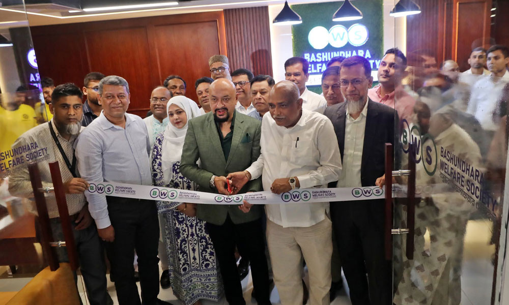 অ্যাম্বুল্যান্স থেকে জরুরি ওষুধ বসুন্ধরাবাসীর জন্য একাধিক সেবা