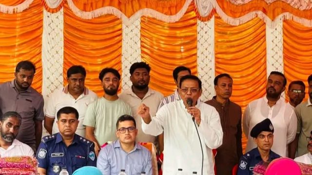 সব ধর্মের মানুষ কাঁধে কাঁধ মিলিয়ে নিজ নিজ ধর্মীয় উৎসব পালন করে: হুইপ নিজান 